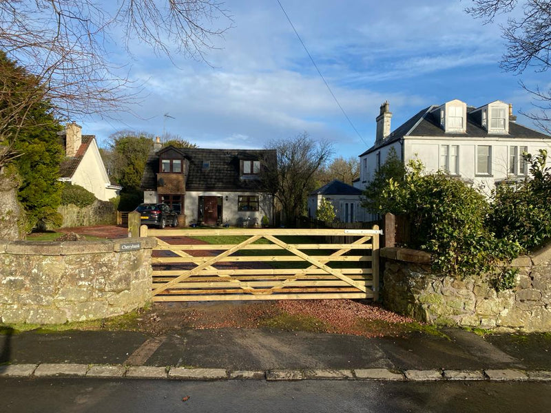 Wooden Gates - Heavy bottom rail 70mm x 70mm